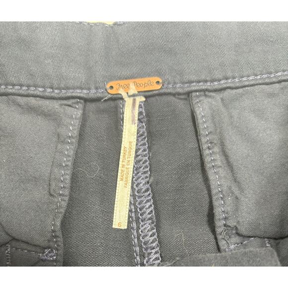 Free People NWOT Billie Chino‎ Shorts Size 6 Navy MSRP $78 - Picture 3 of 3